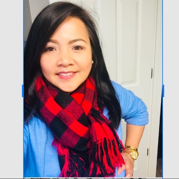 Meet your Posher, Lyn💕 - Picture 1 of 4